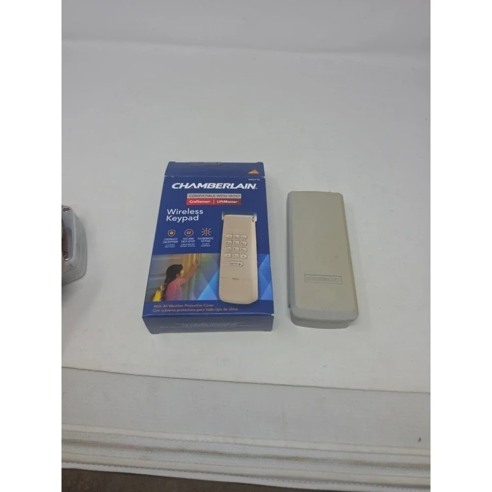 Chamberlain Garage Door Wireless Keypad 940EV-P2 Opener With Box / Instructions